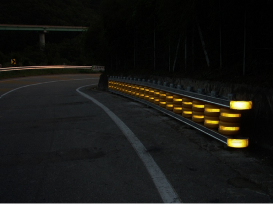 道路の交通金庫の転がりタイプ安全エヴァのローラーの障壁の安全ローラーのガードレール4