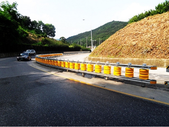 安全な道路交通の障壁のエヴァの文書の安全ローラーの障壁0