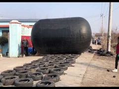 インフレータブルラバーフェンダーへのタイヤシースの取り付け手順