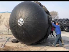 2.5*4m ISO検査基準 油圧式ヨコハマラバーフェンダー、黒タイヤ付き