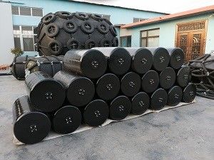 品質 船舶用浮遊発泡フェンダー設計の保護、寿命10〜15年、耐久性のあるマリンドックバンパー、船舶衝撃吸収用 工場