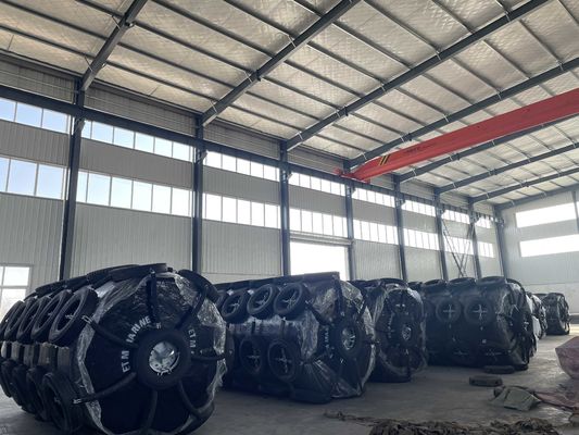 品質 チェーン網70kg/Mの³密度19mm Polyureaの厚さの2X4mの泡が充填されたフェンダー 工場