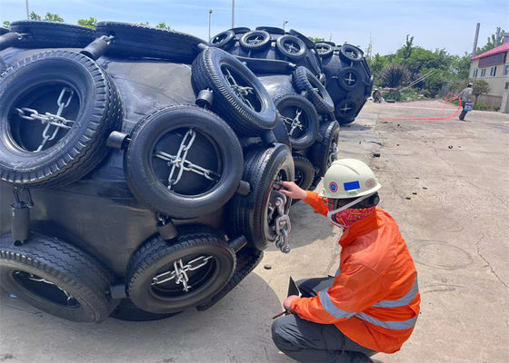 品質 鎖およびタイヤの網が付いているSTS横浜のタイプ空気のゴム製船の豊富なフェンダー 工場