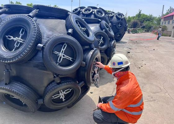 品質 ボートまたは船舶用フェンダー 耐圧ゴム 横浜型フェンダー 工場