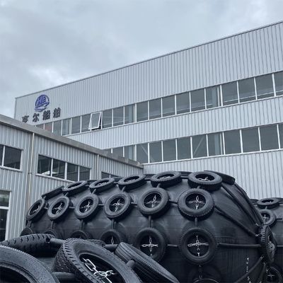 品質 Two-year Warranty Pneumatic Rubber Fender 2.5*5.5M For Vessel Berthing 工場
