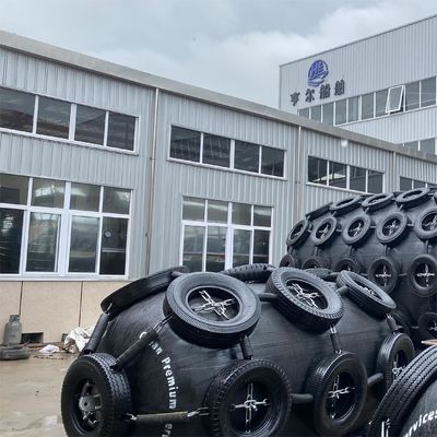 品質 Two-year Warranty Pneumatic Rubber Fender 2.5*5.5M For Vessel Berthing 工場