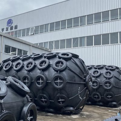品質 Two-year Warranty Pneumatic Rubber Fender 2.5*5.5M For Vessel Berthing 工場