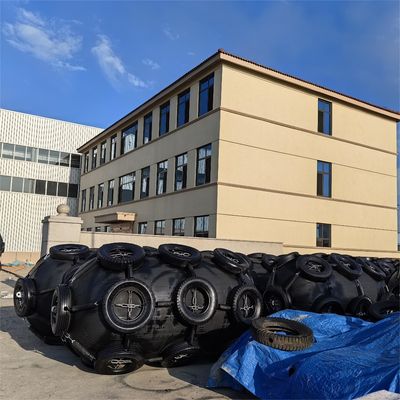品質 Two-year Warranty Pneumatic Rubber Fender 2.5*5.5M For Vessel Berthing 工場