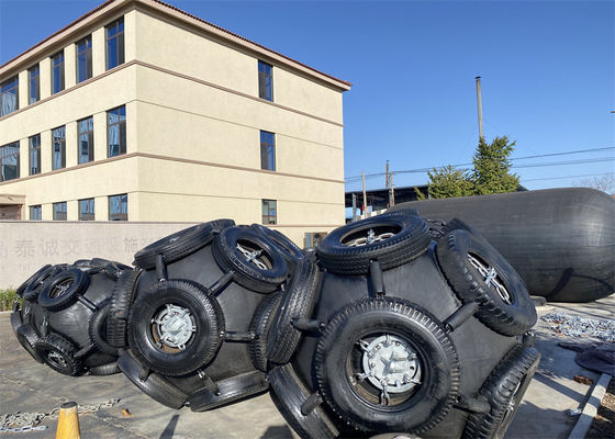 品質 ヨコハマ型STSSTD パネウマティックゴムフェンダー タイヤ網付き海上フェンダー 工場