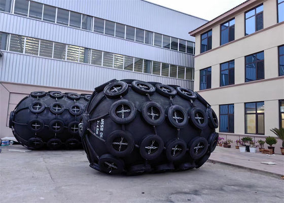 品質 海軍用STS パネウマティックゴムフェンダー 海軍のフェンダー 工場