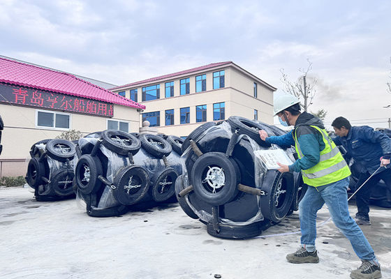 品質 ポリウレタン 円筒型 熱浸し 熱電圧 フランジ 浮き泡フェンダー 工場