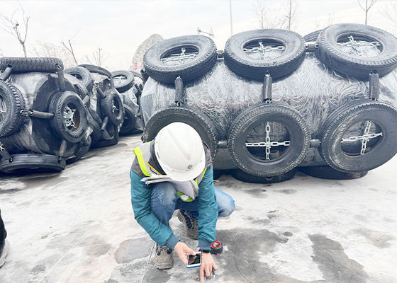 品質 船舶の浮遊ドック ボート保護のための泡で満たされた固体フェンダーEVA材料 工場