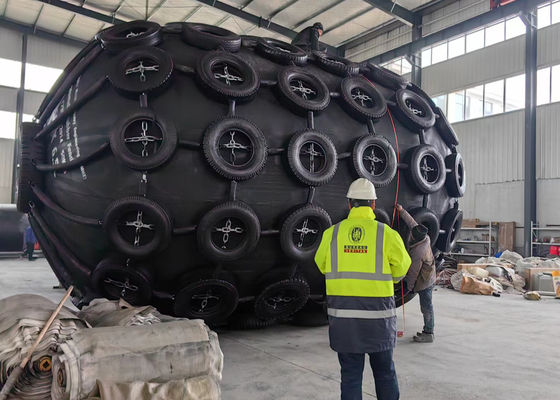 品質 パネウマティック・マリン・フェンダー ヨコハマ チェーンネット付きの膨らませられる天然ゴムフェンダー 工場