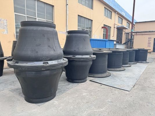 品質 1.5KN-M - 276.4KN-M エネルギー吸収 海上ゴムフェンダーサイズ カスタム 工場