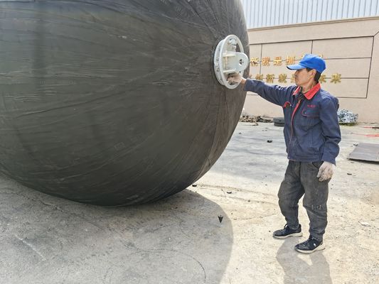 品質 ISO17357-2014 海洋フェンダー ヨコハマ型 パネウマティックゴムフェンダー 工場