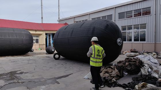 品質 ISO17357-2014 耐久性保護用海上用気圧ゴムフェンダー 工場