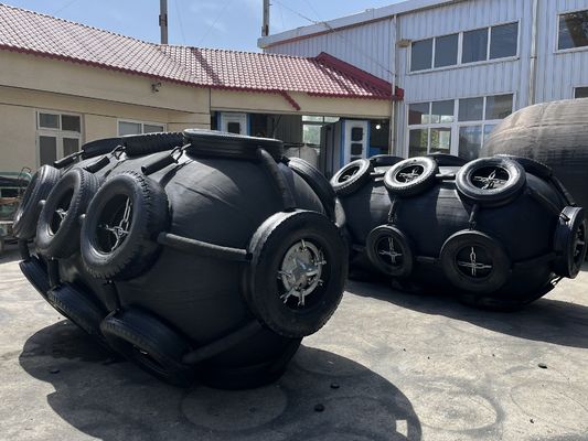 品質 ブラック/グレー 圧力性能 シリンダー パネウマティックゴムフェンダー 工場