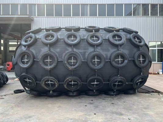 品質 50kPa Pneumatic Marine Fender Yokohama Fender for Ship-to-ship with 6-10 Years Lifespan 工場