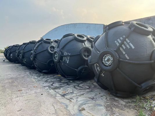 品質 80KPa 耐久性高い長持ち性のある船泊用の網型海上ゴムフェンダー 工場