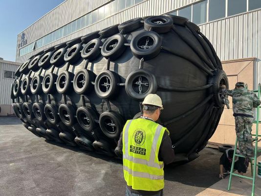 品質 完全に包装されたポート 耐気ゴムフェンダー 横浜 船舶用 工場