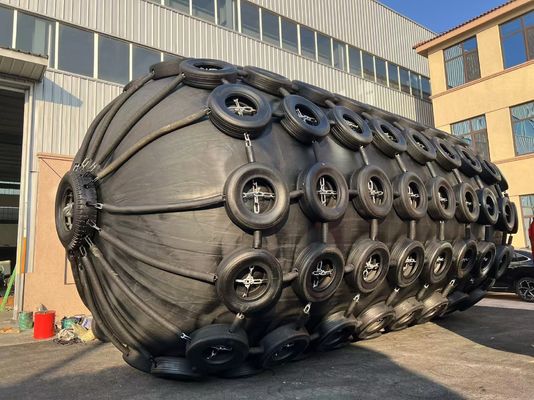 品質 海洋ドックおよび船舶係留保護用ハンガーISO17357空気式ゴムフェンダー 工場