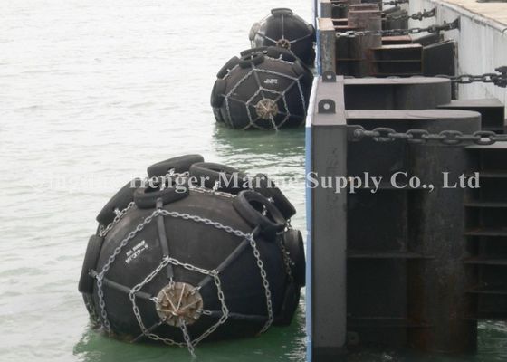 品質 ISO 17357 Compliant High Elasticity Natural Rubber Pneumatic Rubber Fender for Port Anti-Collision Use 工場