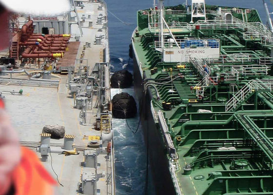 品質 50 Kpa 80 Kpaの港およびドックのための膨脹可能な海洋のゴム製フェンダーの黒色 工場