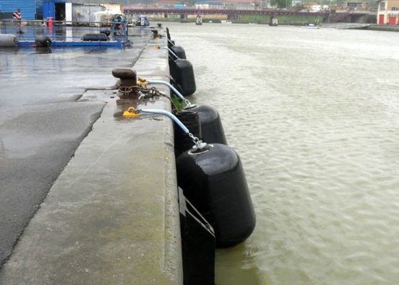 品質 ISO 17357 Certified EVA Foam Filled Fender with Customizable Density 70-110kg/m³ and 0.5m-4.8m Diameter for Marine Use 工場