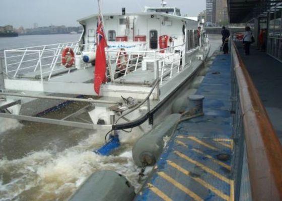 品質 タイヤおよびチェーン保護の袖が付いている多色の選択泡が充填されたフェンダー 工場