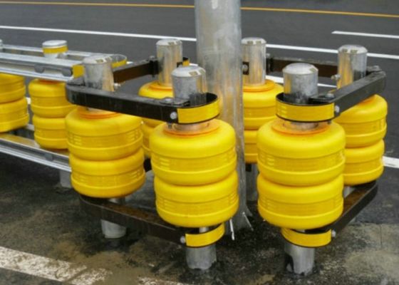 品質 炎-交通事故を減らす抑制物質的なハイウェーのローラーの障壁 工場