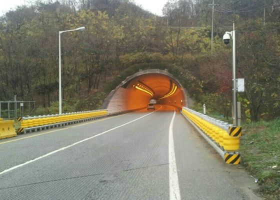 品質 PUの泡/エヴァの交通安全のローラーの障壁の道の回転のバレル サイズをカスタマイズしました 工場