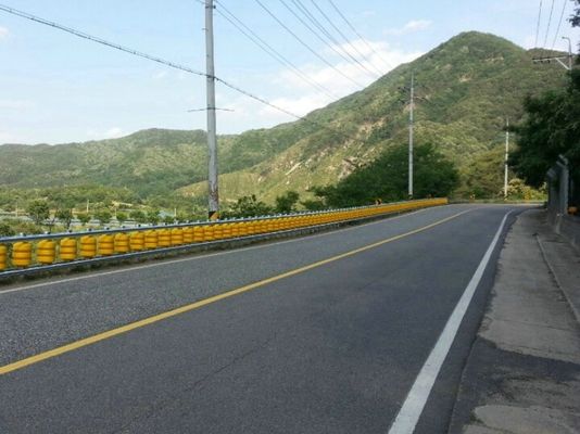 品質 取り外し可能なエヴァの文書のローラーのガードレール、中央分離帯の圧延の監視障壁 工場