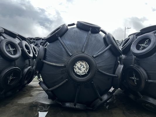 品質 船舶ボート係留ドック浮遊インフレータブルフェンダー、チェーンとPPロープを利用した設置方法によるドッキング衝撃保護 工場