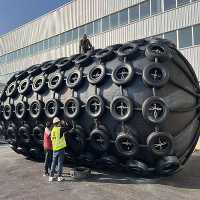 品質 ISO 17357 Certified Natural Rubber Pneumatic Fender with 50Kpa Working Pressure for Marine Safety 工場