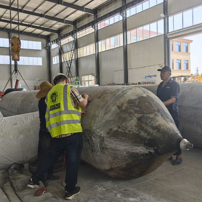 品質 海洋リフティングボートドック空気圧インフレータブル船打ち上げゴムエアバッグ 工場