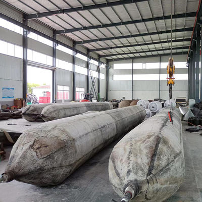 品質 ヘンガーマリンゴムエアバッグ、重量物吊り上げ・進水用、耐久性天然ゴム製 工場