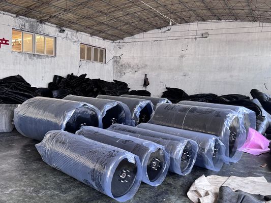 品質 ポリウレタンとEVAフォーム充填フェンダーは、船舶の衝撃保護のために船板と岸壁構造を保護します。 工場