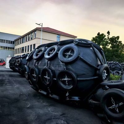 品質 ISO17357 海事衝突保護用空気式ゴムフェンダー 工場