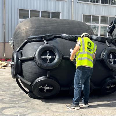 品質 ISO17357 認証された気力ゴムフェンダー,海洋保護用50/80Kpa圧力 工場