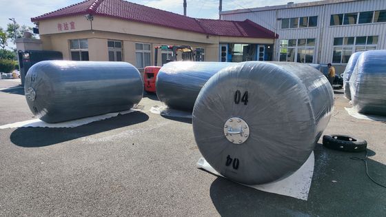 品質 優れた性能とカラフルな特徴を備えた、発泡充填フェンダー、溶融亜鉛メッキチェーン付き 工場