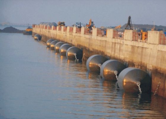 品質 High Density Foam Core Foam Filled Fender with High Energy Absorption Capacity and Positive Buoyancy for Marine Protection 工場