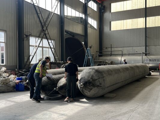 品質 Marine Rubber Airbag with High Grip Surface Pattern for Stable Shipyard Positioning in 0.8-3 M Diameter and 4-25 M Length 工場