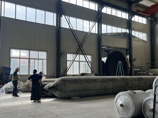品質 Marine Rubber Airbag with Stainless Steel Mounting Hardware for Corrosion Free Installation 工場