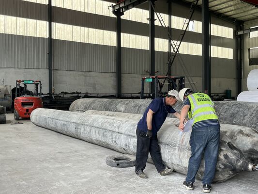 品質 Marine Rubber Airbag with Stainless Steel Mounting Hardware for Corrosion Free Installation 工場