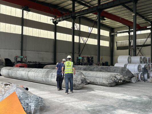 品質 Marine Rubber Airbag with Stainless Steel Mounting Hardware for Corrosion Free Installation 工場