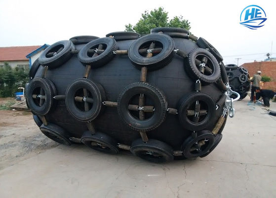 品質 ISO 17357 Compliant High Elasticity Natural Rubber Pneumatic Rubber Fender for Port Anti-Collision Use 工場