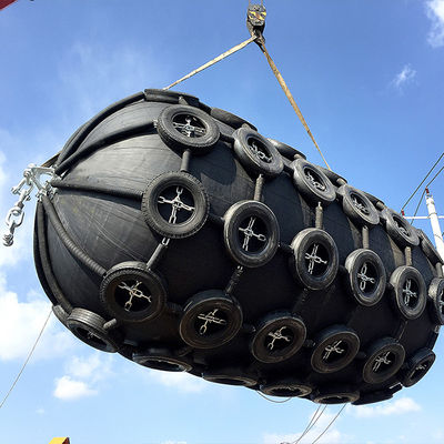 品質 ISO 17357 Compliant High Elasticity Natural Rubber Pneumatic Rubber Fender for Port Anti-Collision Use 工場