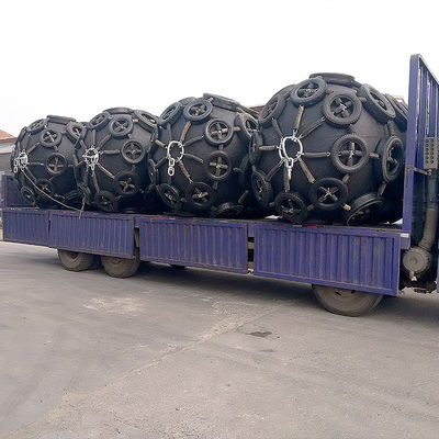 品質 容器の係留へのタイヤが付いているゴム製空気の海洋のフェンダーのドックの防衛ボートのフェンダーは/繋ぎ止めます 工場