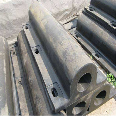 品質 H200 * L800船のための海洋のゴム製フェンダーDのタイプ フェンダー保証2年の 工場