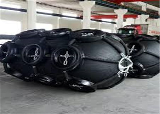 品質 3.3m 50kPa 80kPaの容器の保護ボートのゴム製 フェンダー 工場